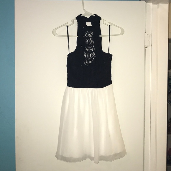 Mock Neck Sequin Lace Bodice Fit-And-Flare Dress - Picture 4 of 6